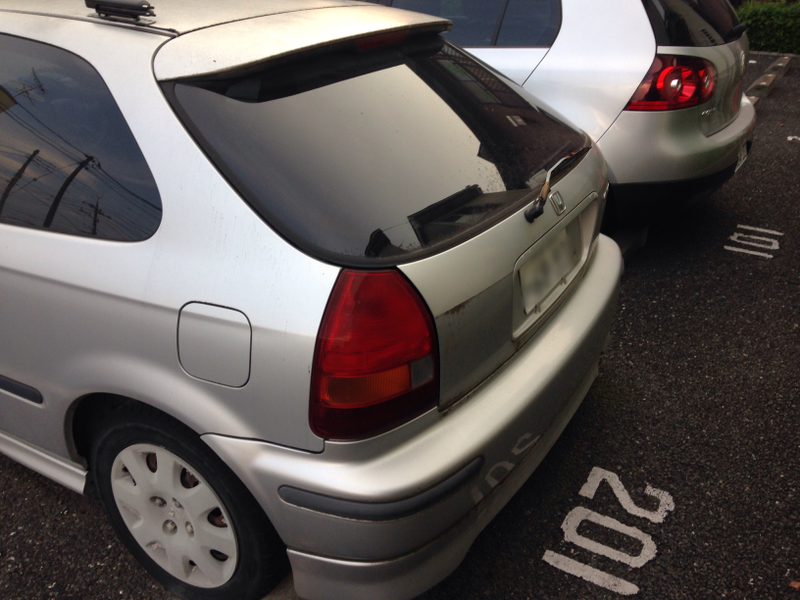 Illustration for article titled Heartbreaking: This Little Brother Of The Civic Type R Left For Dead